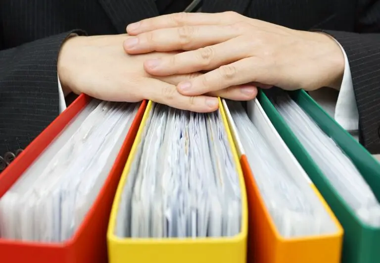 ¿Qué documentos de respaldo debo presentar con el Formulario I-134?